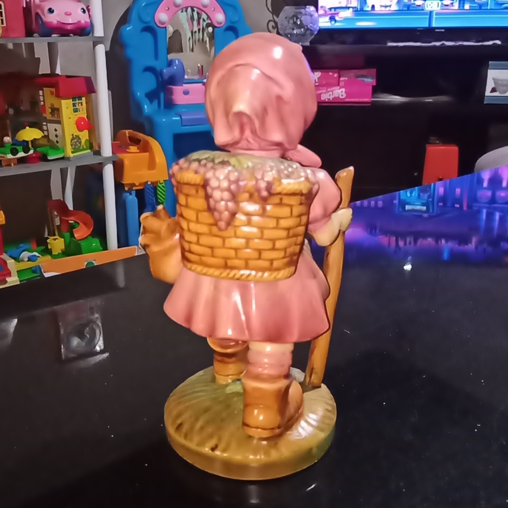 Large Reproduction Ceramic Mold hummel Girl Walking w/Stick & Back Basket 11" - Picture 5 of 8